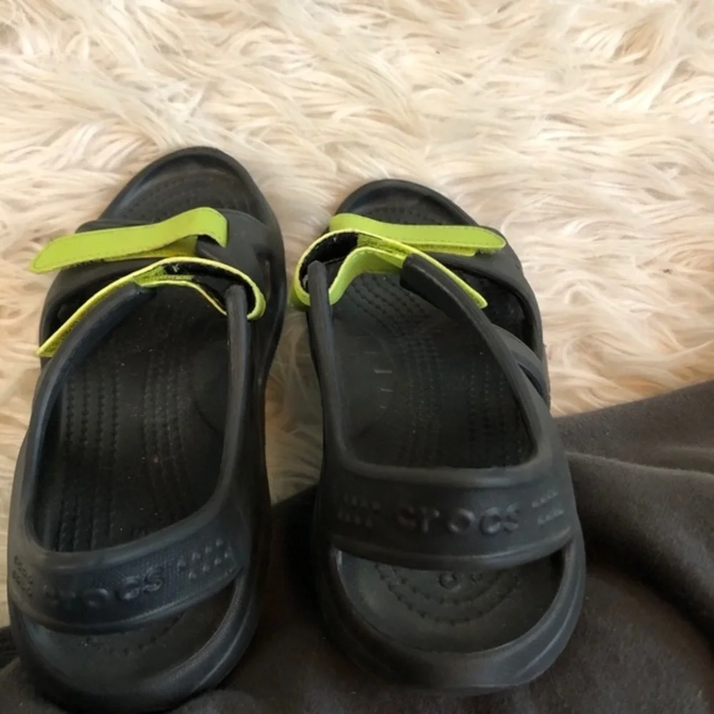 Iconic crocs gray and lime green size J2